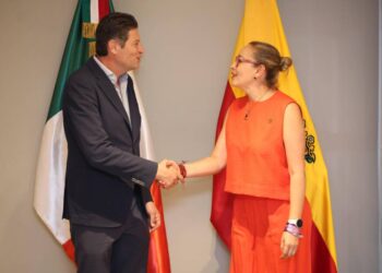 Ofrece Alfonso Martínez ruta a Yarabí Ávila para saldar históricos adeudos de UMSNH