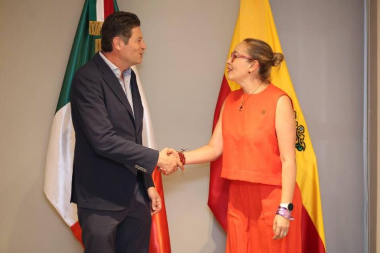 Ofrece Alfonso Martínez ruta a Yarabí Ávila para saldar históricos adeudos de UMSNH