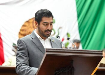 Poncho Chávez critica alza de gasolina y exige medidas reales para aliviar el bolsillo de las familias