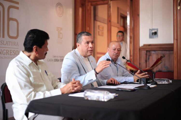 Barragán acompaña presentación de dos iniciativas del sector transportista del estado