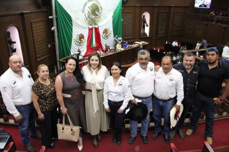 Plantea Brissa Arroyo  proteger caballos bailadores y considerar esta actividad patrimonio cultural