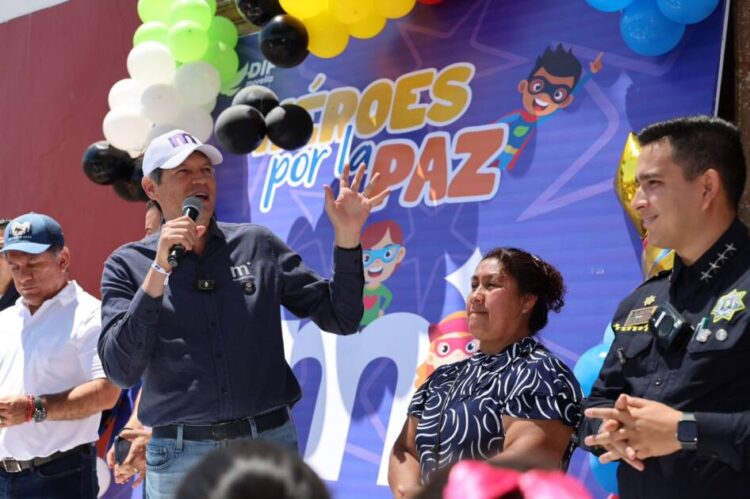 Lleva Alfonso Martínez alegría a niñas y niños de Teremendo con el Festival de la Niñez “Héroes por la Paz”