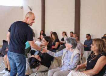 Con diálogo directo, Adolfo Torres da claridad sobre el servicio a habitantes del Fraccionamiento Hacienda del Monte