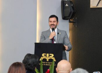 Yankel Benítez reconoce a ingenieros en 64 aniversario de su Colegio en Michoacán