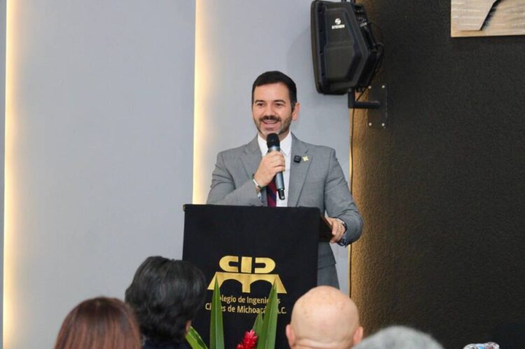 Yankel Benítez reconoce a ingenieros en 64 aniversario de su Colegio en Michoacán