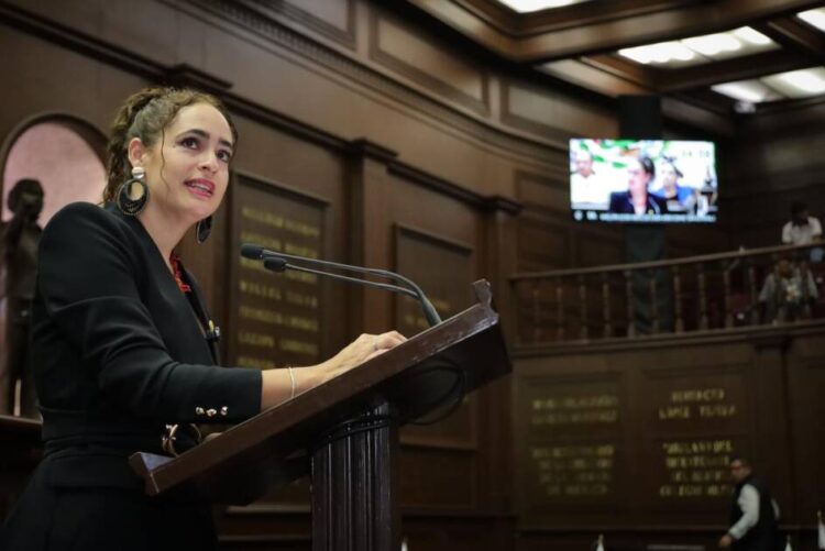Sandra Arreola presenta iniciativa para garantizar intérpretes de Lengua de Señas en los Servicios de Salud de Michoacán