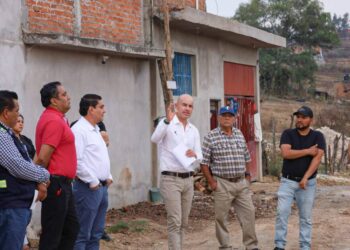 Vecinos de El Durazno son atendidos por Adolfo Torres