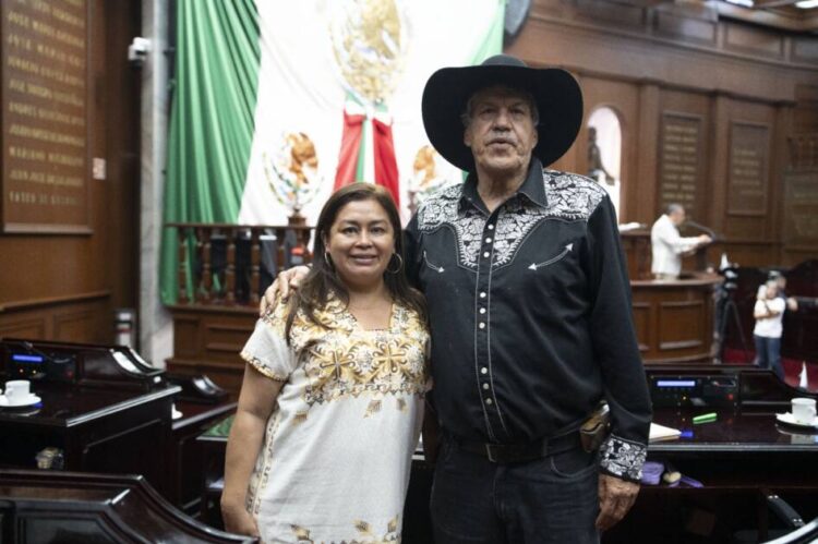 Apoya la diputada Belinda Iturbide con obras sociales a los habitantes de Chucándiro