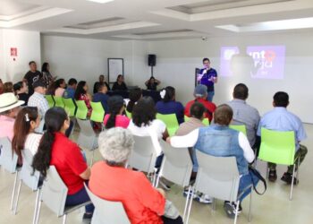 Yankel Benítez promueve capacitación Punto Naranja en Sector República