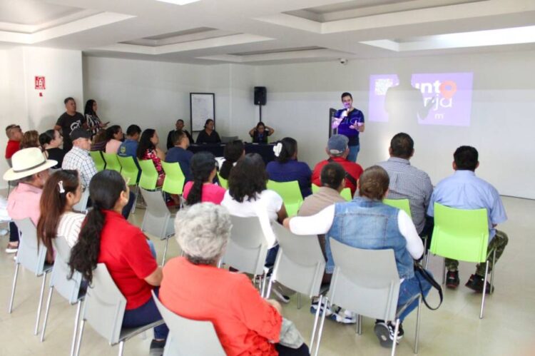 Yankel Benítez promueve capacitación Punto Naranja en Sector República