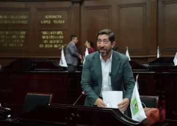 Propone Abraham Espinoza acciones para prevenir la deserción escolar mediante detección temprana de riesgos