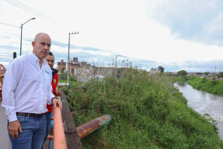 Adolfo Torres supervisa limpieza de ríos y drenes para prevenir inundaciones en Morelia