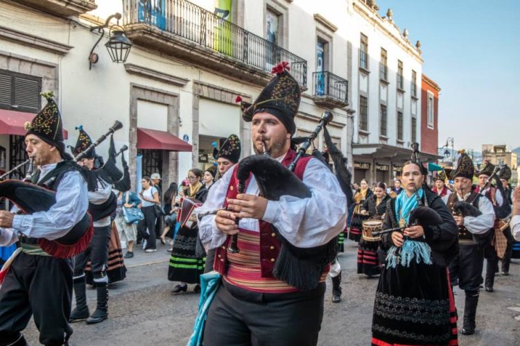 Rotundo éxito, la presentación de la Banda de Gaitas de Forcarei en Morelia