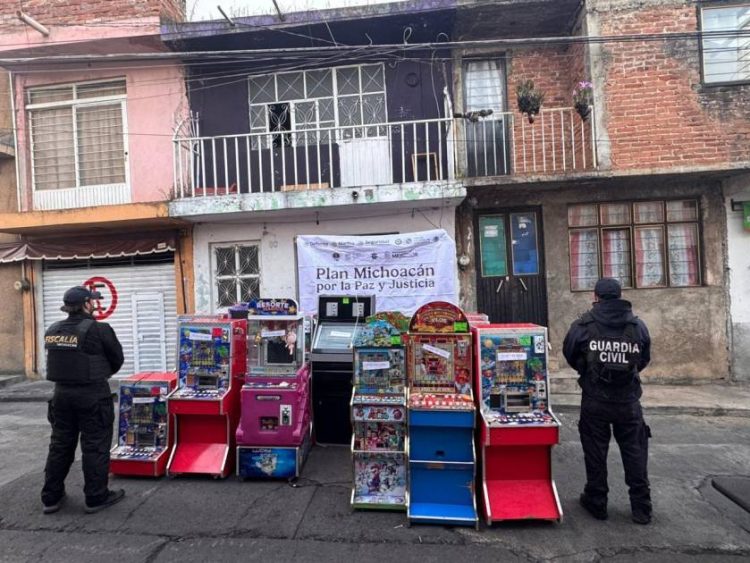En cateo a establecimiento de video juegos, se aseguran 49 máquinas tragamonedas y droga en Quiroga