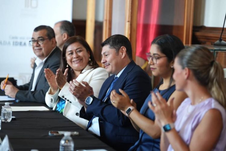 Reconoce Congreso del Estado a la Clínica de Disrafismo Espinal dirigida por el doctor Agustín Calderón Pérez