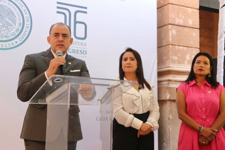 Congreso de Michoacán abre Tribuna Ciudadana a Gladyz Butanda para informar sobre infraestructura y movilidad
