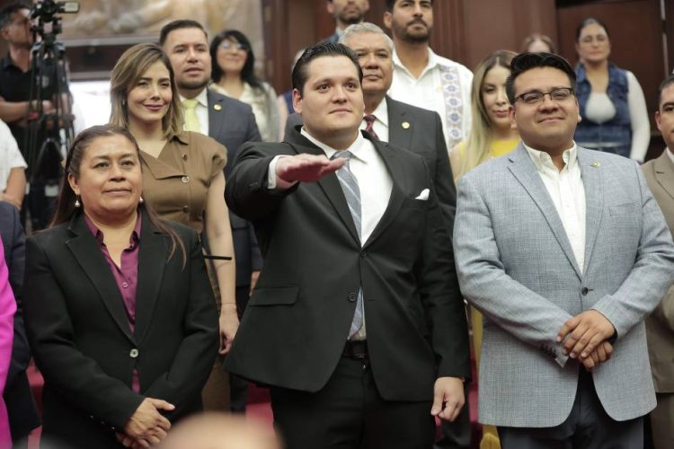 César Osuna Belmonte rinde protesta como diputado local