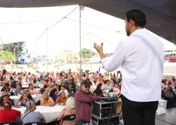Octavio Ocampo reconoce el papel fundamental de las madres durante celebración en la colonia Primo Tapia