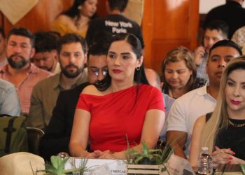 Respalda Diana Espinoza al sector mezcalero