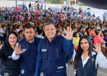 Miles de mamás celebran junto a Barragán en Morelia