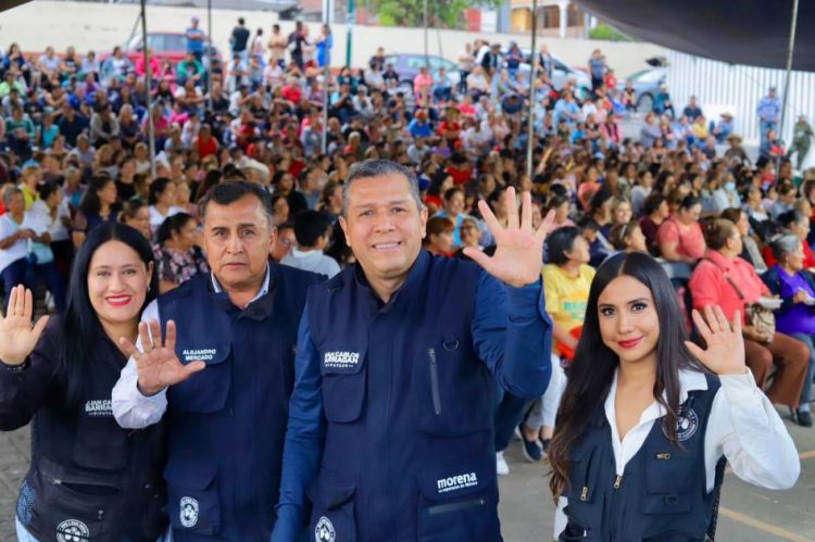 Miles de mamás celebran junto a Barragán en Morelia