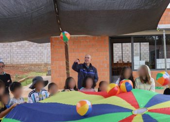 Adolfo Torres lleva “Guardianes del Agua” al Colegio Misión Montessori