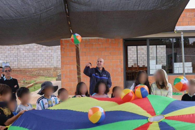 Adolfo Torres lleva “Guardianes del Agua” al Colegio Misión Montessori