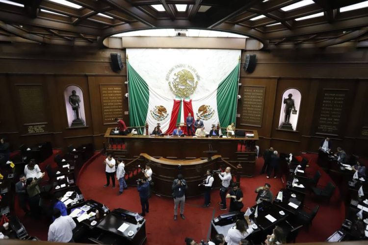 76 Legislatura reconoce el uso de la escritura a mano para fomentar el pensamiento crítico