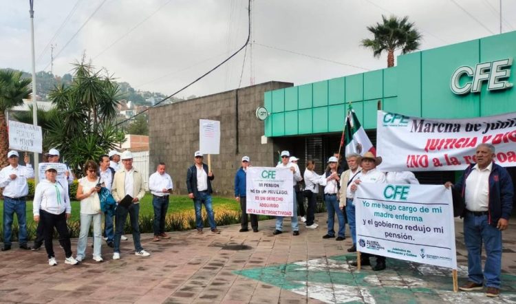 Jubilados de la CFE van a castigar a la 4T en 2027; advierten