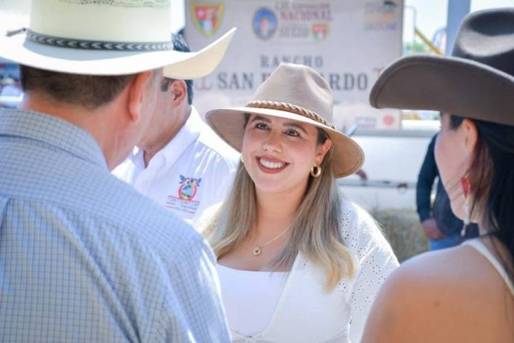En la Expo Ganadera Michoacán 2026, Dayana Pérez Mendoza, anunció apoyos extraordinarios para ganaderos de Salvador Escalante