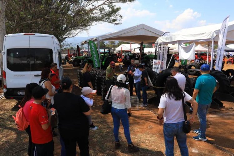 Familias y productores hacen de la Expo Agrotegan 2026 un éxito en Morelia