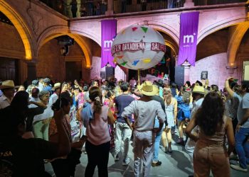 Palacio Municipal brilló con el folclor, la música y la tradición de “La Guelaguetza”
