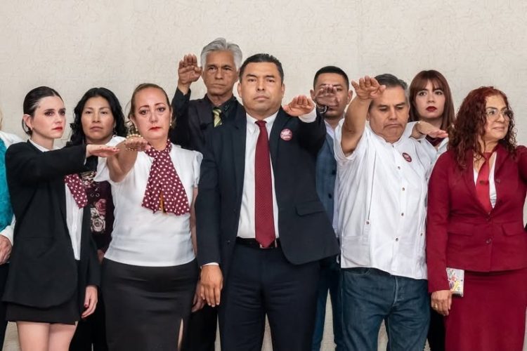 Exalumnos de la UMSNH celebran regreso a clases y piden no detener nuevamente la actividad académica