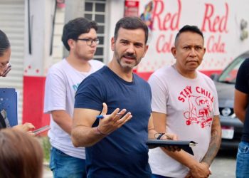 Yankel Benítez lleva atención directa a la colonia Precursores de la Revolución