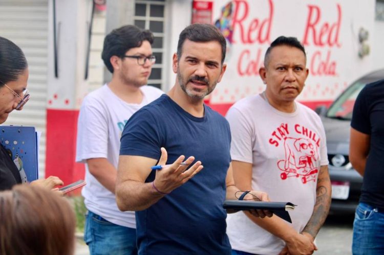Yankel Benítez lleva atención directa a la colonia Precursores de la Revolución