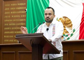Hugo Rangel impulsa reforma para modernizar taxis