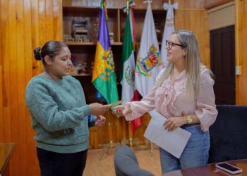 Reafirma Dayana Pérez su compromiso de apoyo directo a las familias de Salvador Escalante