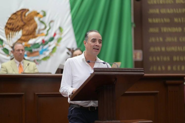 Impulsa Juan Pablo Celis reforma para que ningún funcionario gane más que la Presidenta de la República