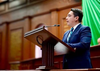 Iván Vera presenta iniciativa para proteger derechos de niñas y niños con padres privados de la libertad