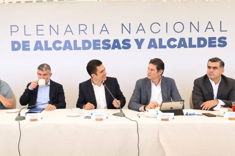 Comparte Alfonso Martínez buenas prácticas de Gobierno con alcaldes del país