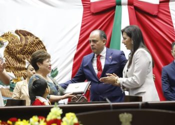 Congreso del Estado condecora al Proyecto Cendi con la Condecoración al Mérito Docente