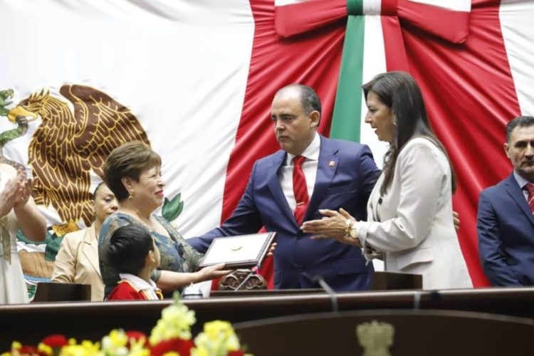Congreso del Estado condecora al Proyecto Cendi con la Condecoración al Mérito Docente