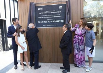 Alfonso Martínez y Paola Delgadillo inauguran la Casa del Adulto Mayor