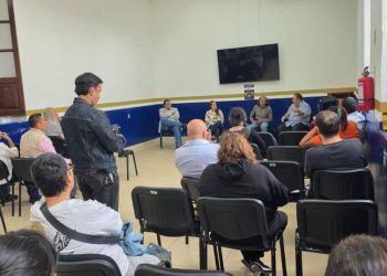 Periodistas independientes cuestionan relación del periodismo con el poder