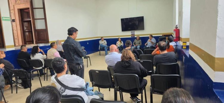 Periodistas independientes cuestionan relación del periodismo con el poder