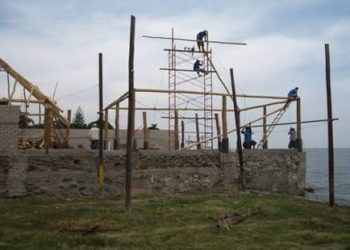 Llama Conagua Michoacán a no construir cerca de ríos y lagos, pero no hace nada para impedirlo