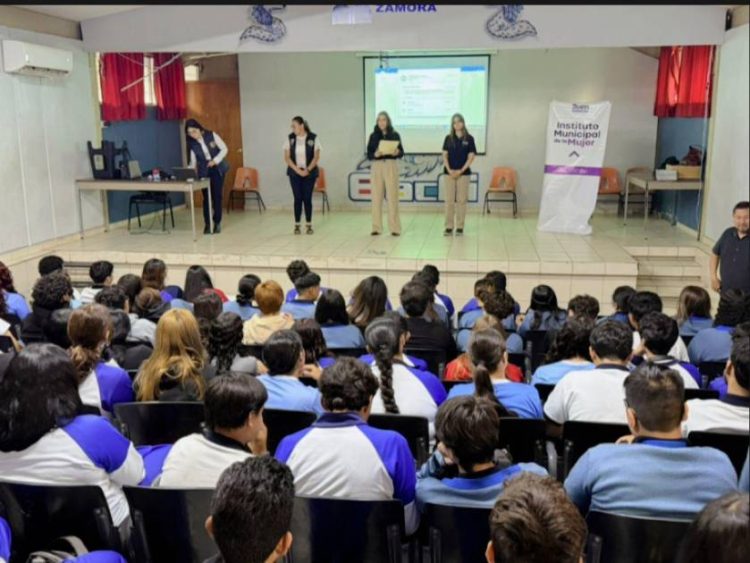 Fortalece Carlos Torres Piña la prevención de la violencia digital entre estudiantes de Zamora