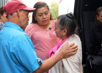 Belinda Iturbide vela por los pacientes de Puruandiro