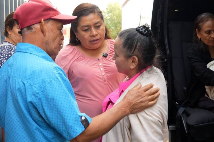 Belinda Iturbide vela por los pacientes de Puruandiro