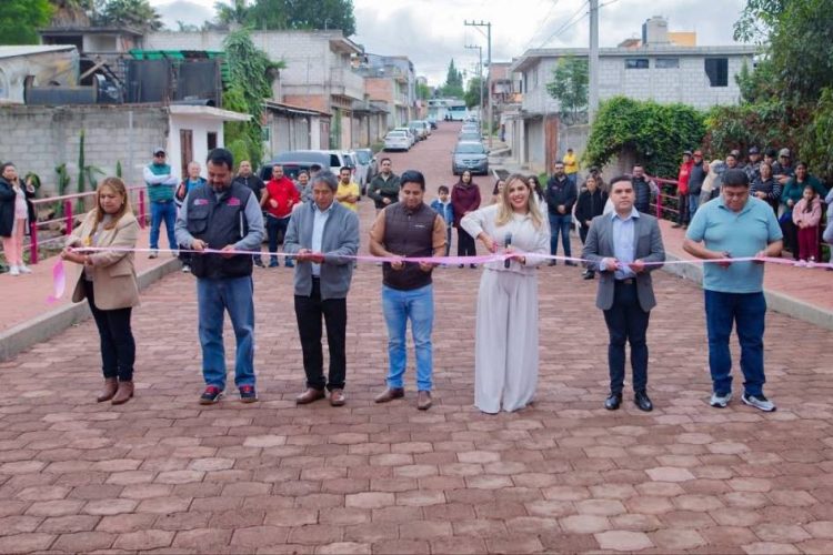 Dayana Pérez entrega la rehabilitación de la calle Tenazas en Salvador Escalante